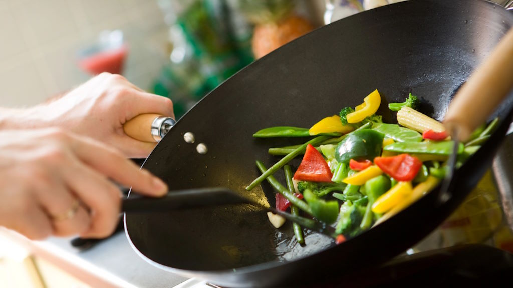Die besten Tipps zum Kauf einer induktiven Wokpfanne Wokgemüse mit Wok-Pfanne